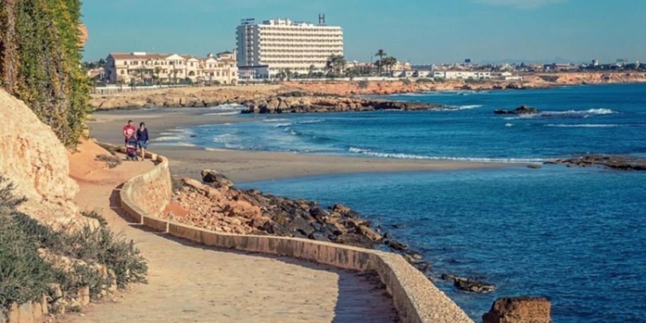 Casa La Zenia Elite Townhouse With Shared Pool And 10 Minutes Walk To Beach Villa Orihuela Exterior photo